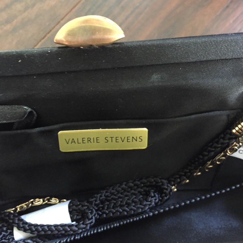 Gold embroidered Clutch w/ Crossbody option - Picture 3 of 3